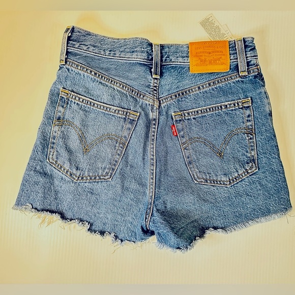 Levi’s Ribcage denim short EUC - Picture 6 of 7